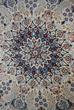 Load image into Gallery viewer, Rare 5&#39; Round Nain Rug Beautiful Wool &amp; Silk Authentic Handmade Rug 147cmx147cm
