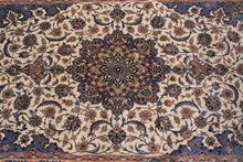 Load image into Gallery viewer, Fine 5X8 Esfaahaan Rug Beautiful Kork Wool &amp; Silk Authentic Rug 142cmx239cm
