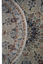 Load image into Gallery viewer, Rare 5&#39; Round Nain Rug Beautiful Wool &amp; Silk Authentic Handmade Rug 147cmx147cm
