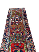 Load image into Gallery viewer, Rare Antique Herizz Runner Antique Handmade Rug Serappi 3x18 94cm x 531cm
